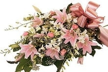 Ankara Ostim �i�ek�i firmam�zdan kazablanka ve taze gerbera k�r �i�ekleri demeti